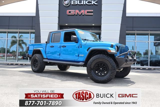 Used 2021  Jeep Overland image 1