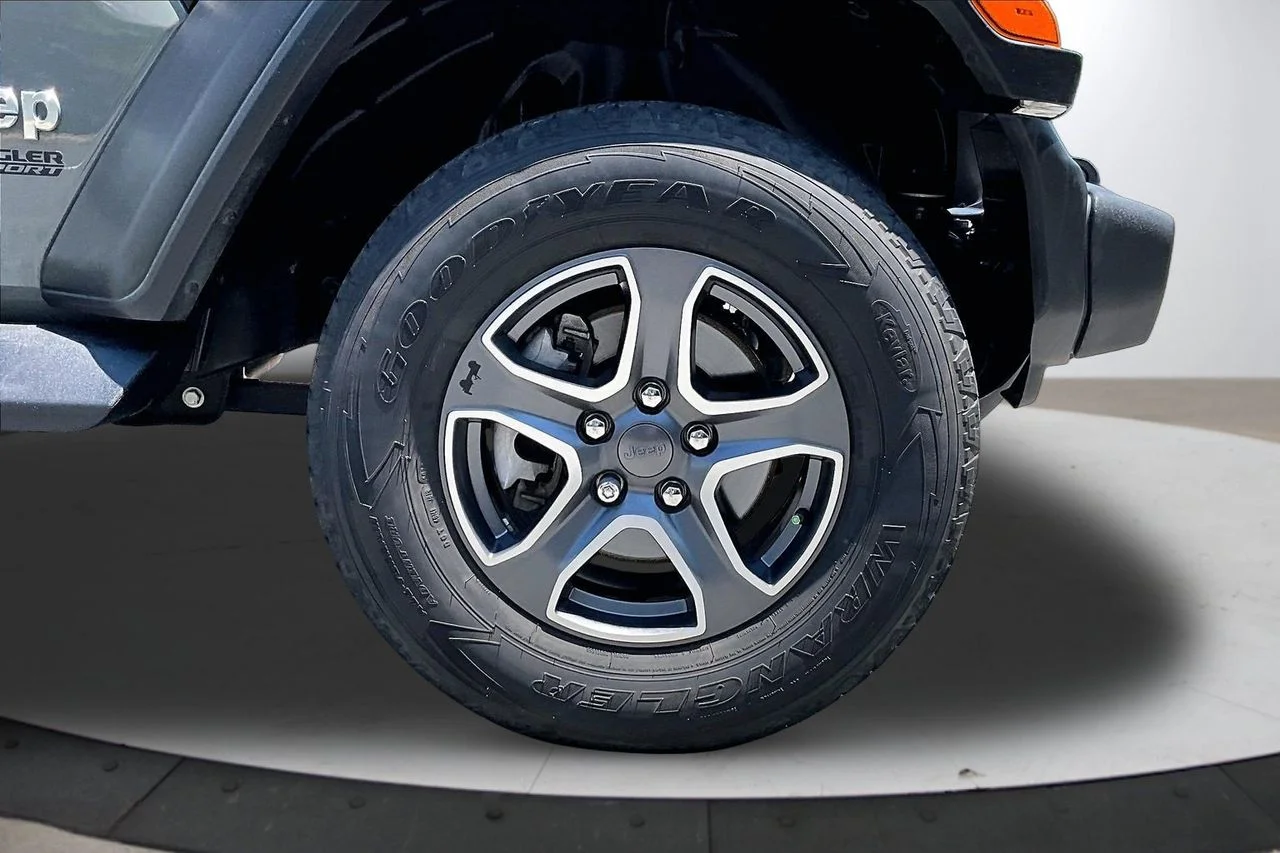 Used 2021 Gray Jeep Sport S image 31
