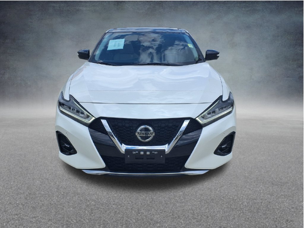 Used 2021 White Nissan Platinum image 2