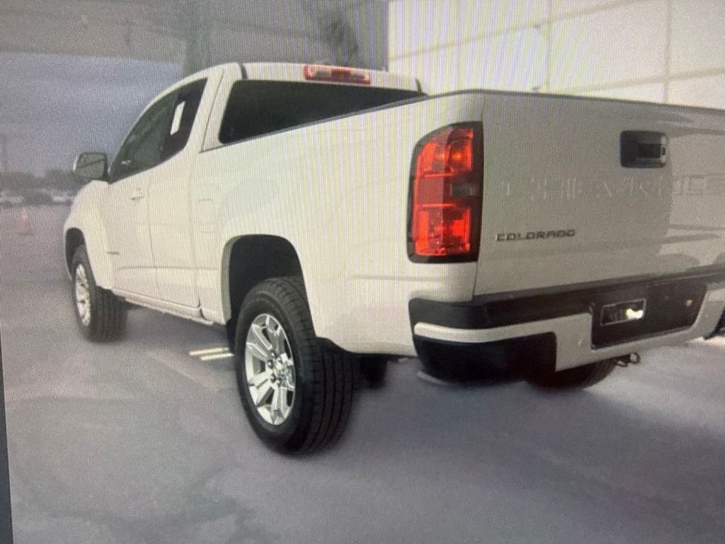 Used 2021 White Chevrolet LT image 5