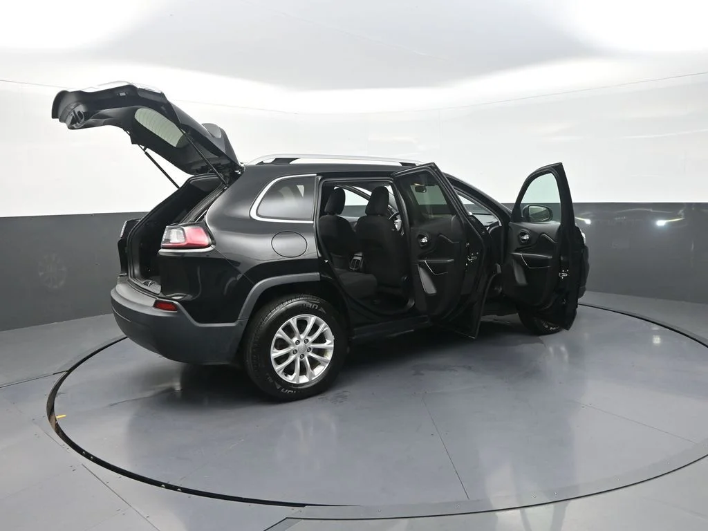 Used 2019 Black Jeep Latitude image 35