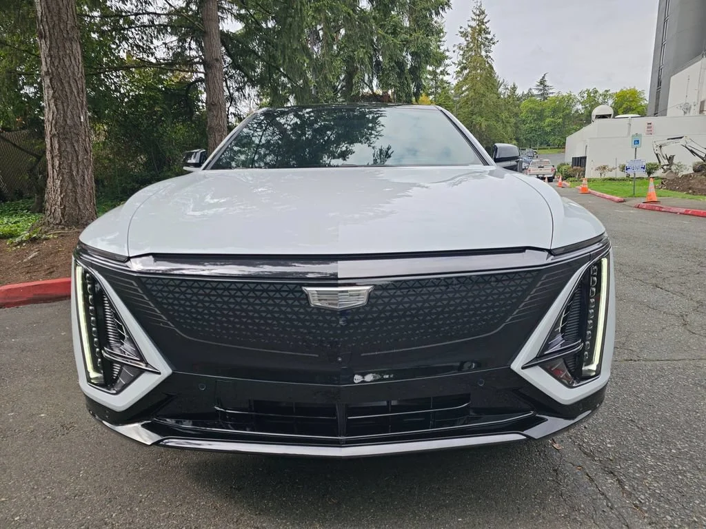 New 2027 Vibrant White Tricoat Cadillac Signature Sport image 2