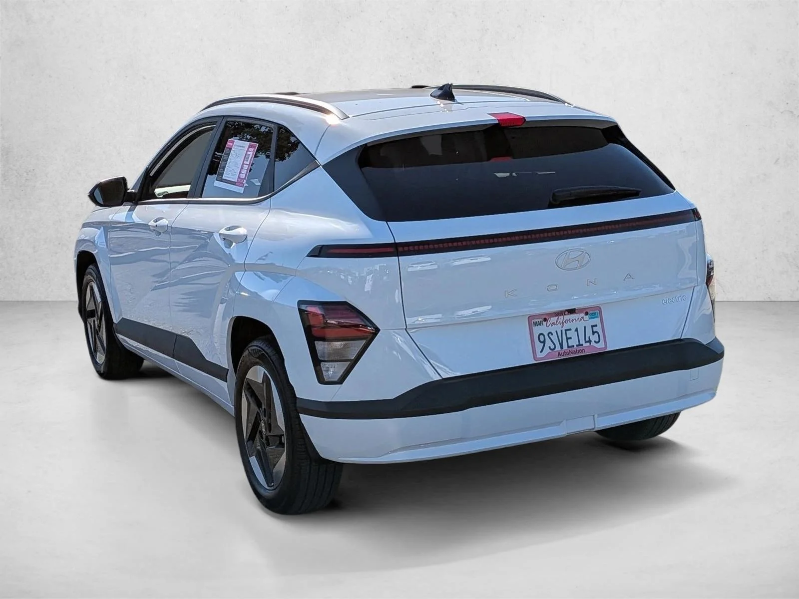 Used 2025 Atlas White Hyundai SEL image 8