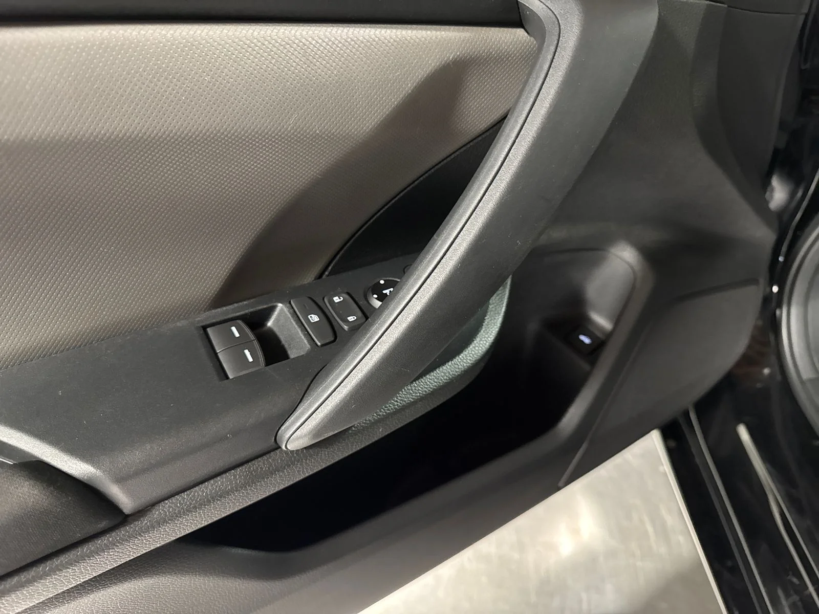 Used 2018  Honda LX-P image 16