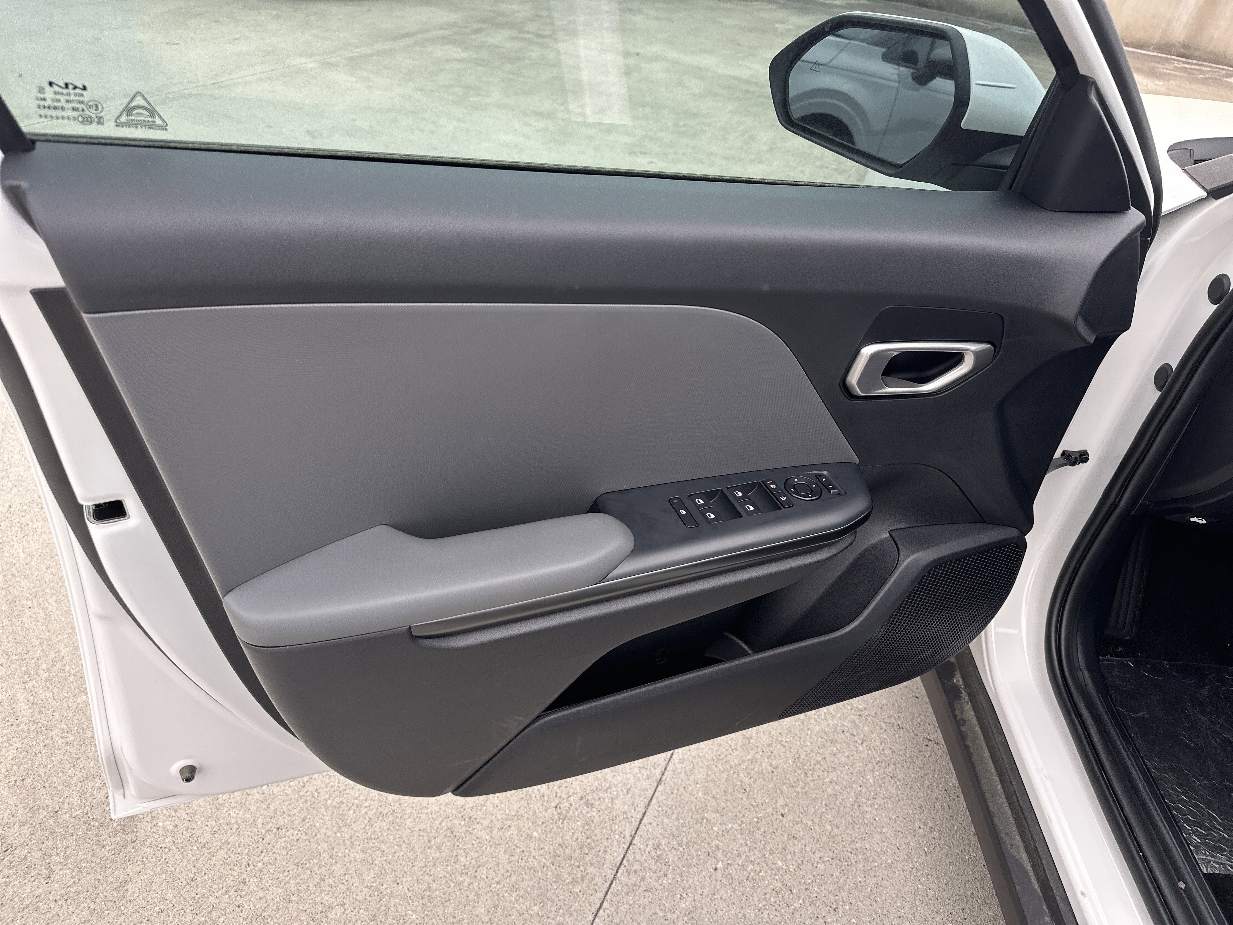 New 2026 Snow White Pearl Kia LXS image 11