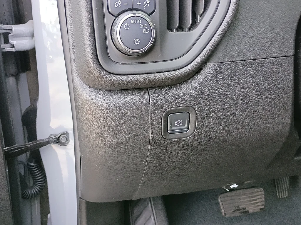 Used 2025 Slate Gray Metallic Chevrolet Custom image 20