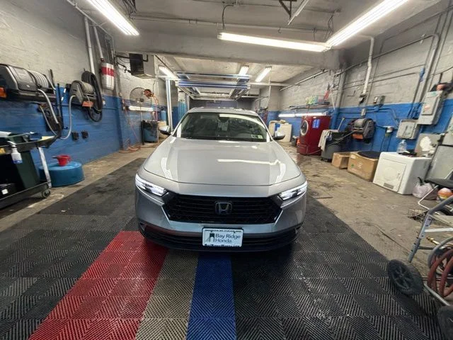 Used 2023 Silver Honda EX image 2