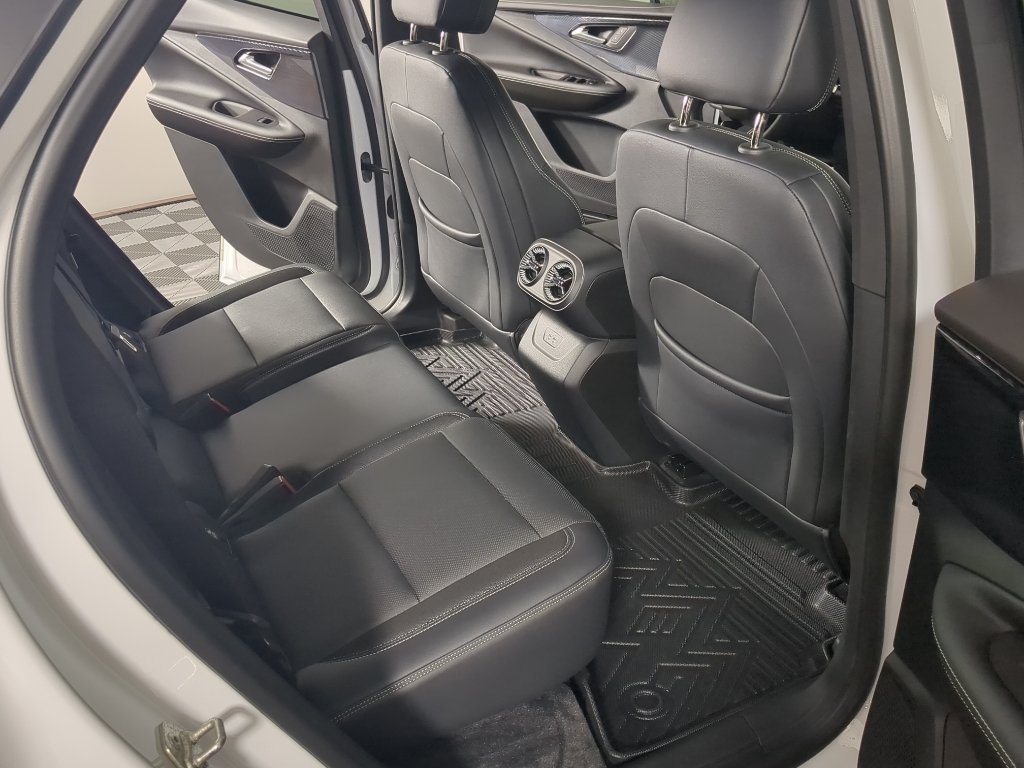 Used 2024 Summit White Chevrolet eAWD LT image 23
