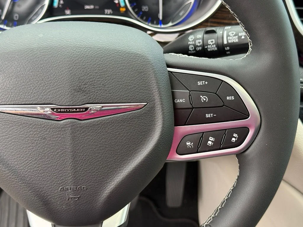 Used 2023 Red Chrysler Limited image 16