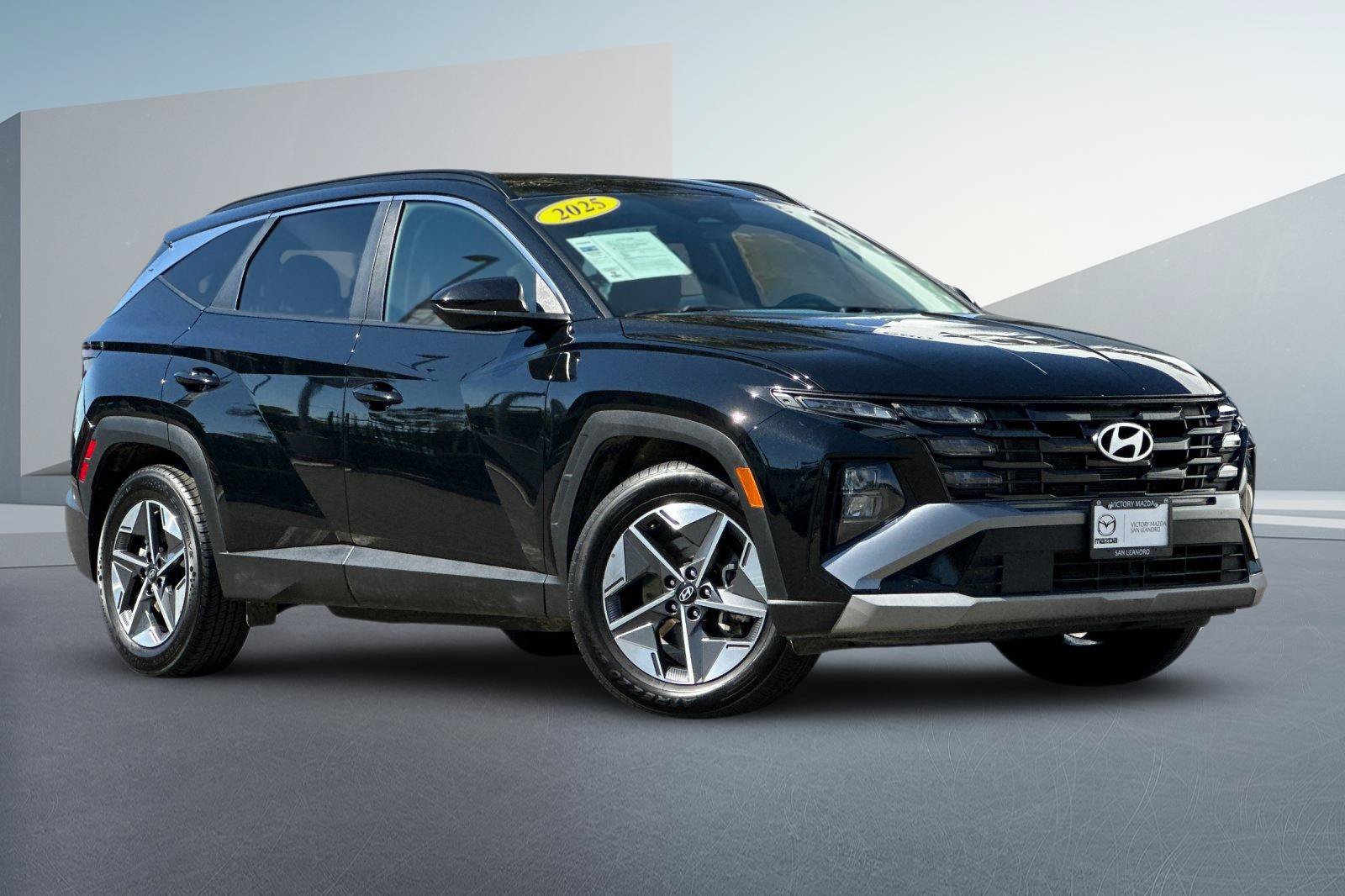 Used 2025 Black Hyundai SEL image 2