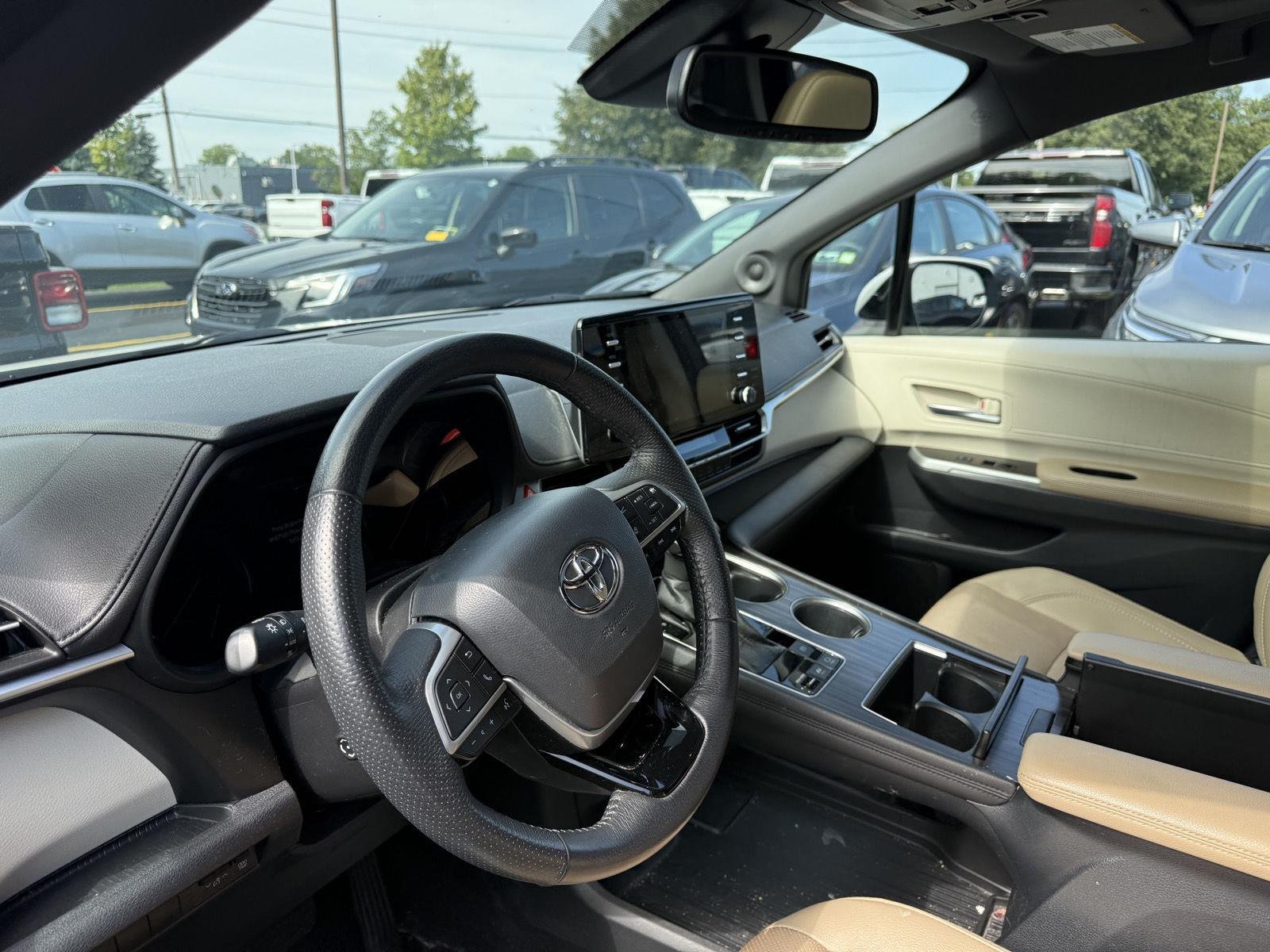 Used 2021 Blizzard Pearl Toyota Limited image 10