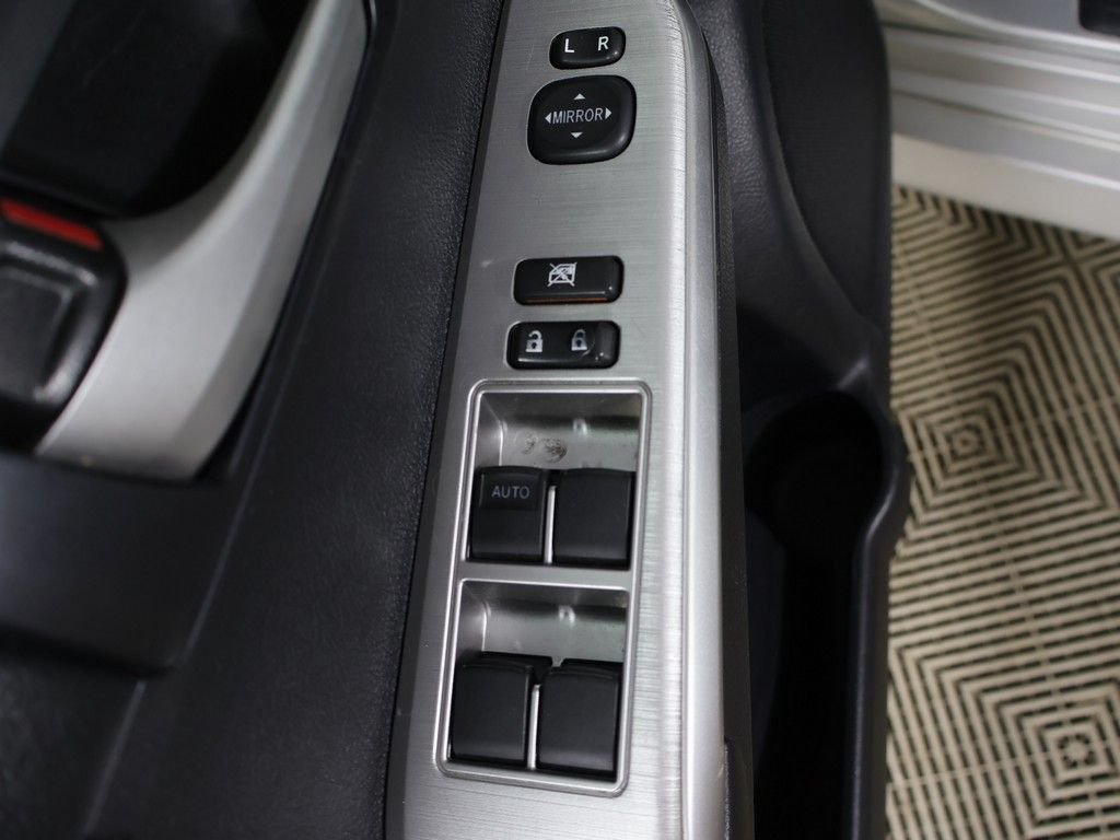Used 2013 Silver Toyota SE image 33