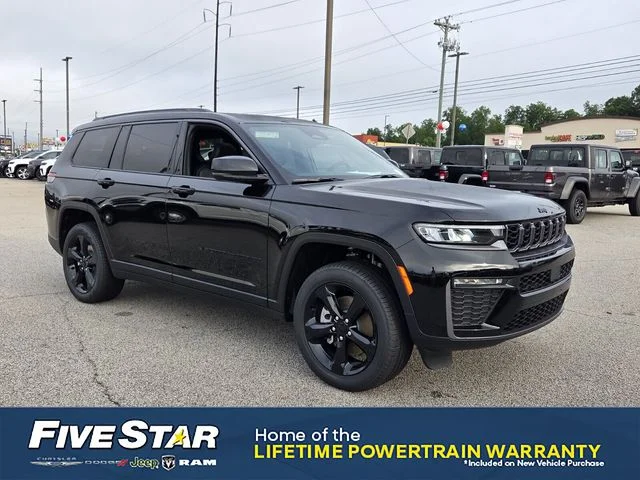 New 2026 Diamond Black Crystal Pearl-Coat Exterior Paint Jeep Limited image 1