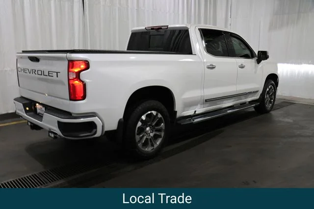 Used 2025 Pearl Chevrolet High Country image 3