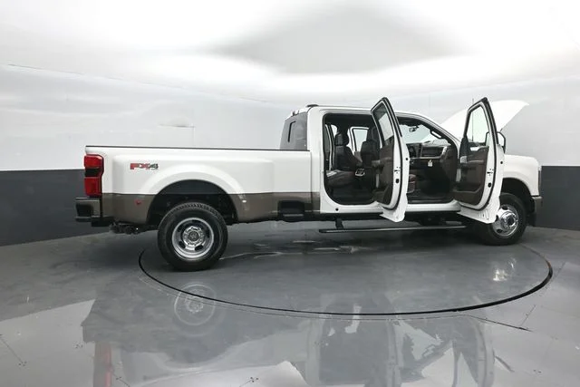 New 2026 Star White Metallic Tri-Coat Ford F-350® King Ranch® image 44