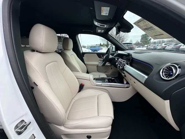 New 2026 Polar White Mercedes-Benz GLB 250 image 27