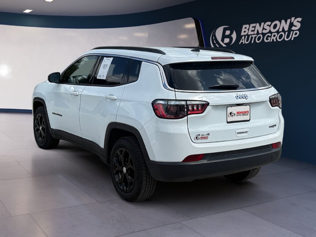 Used 2024 White Jeep Latitude image 3