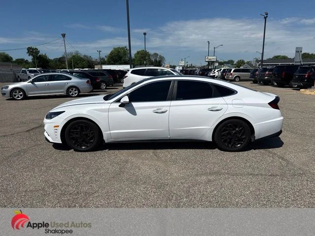 Used 2023 White Hyundai SEL image 3