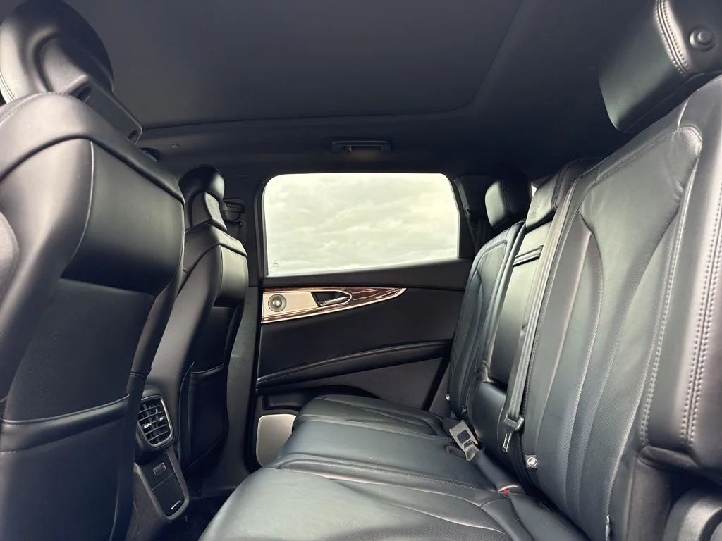 Used 2018 Burgundy Velvet Metallic Tinted Clearcoat Lincoln Reserve image 36
