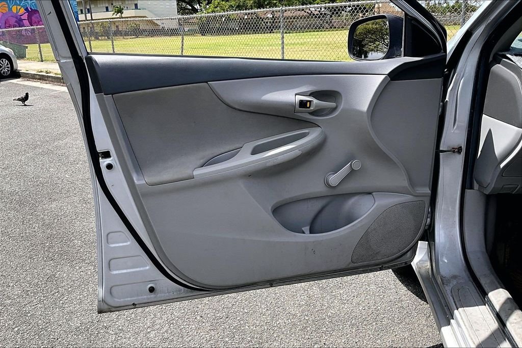 Used 2009 Silver Toyota Base image 18
