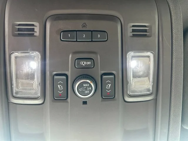 Used 2022 IRIDESCENT PEARL TRICOAT Chevrolet LT image 17