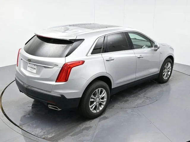Used 2017 RADIANT SILVER METALLIC Cadillac Luxury FWD image 39