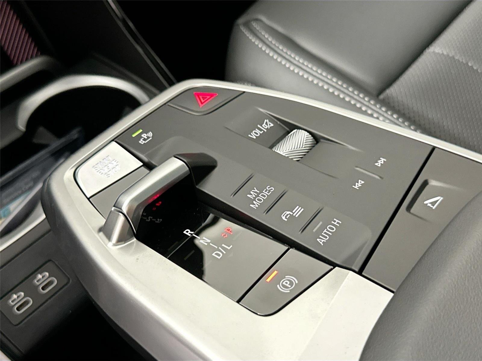 New 2026 Space Silver Metallic BMW xDrive28i image 17