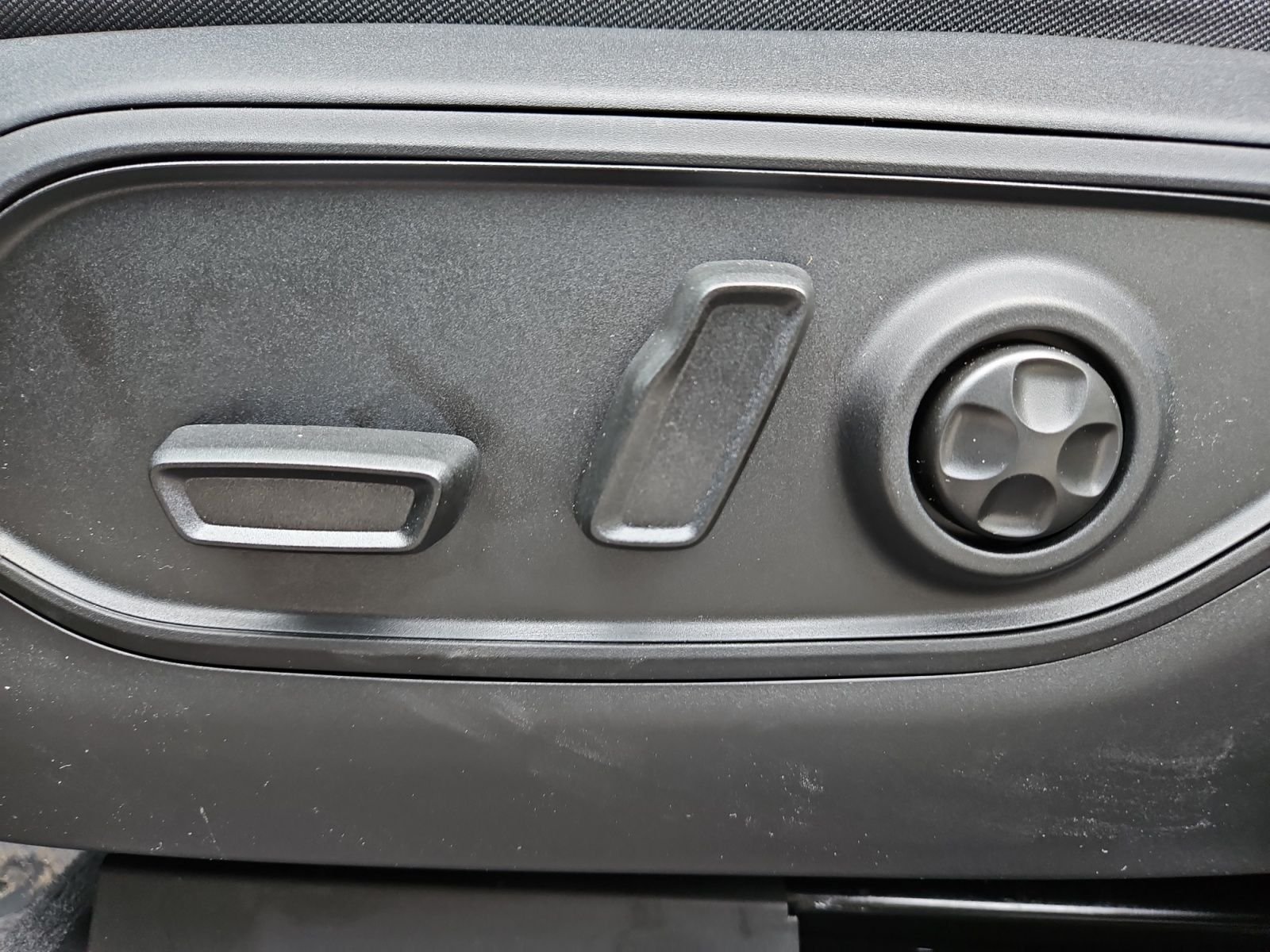 New 2026 Baltic Gray Metallic Clear-Coat Exterior Paint Jeep Laredo image 21