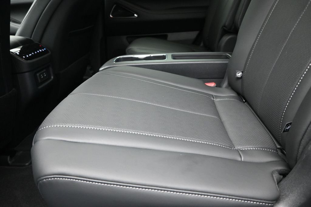 New 2027 2T RAD WHT INFINITI Sport AWD image 16
