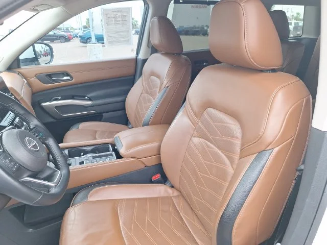 Used 2023 White Nissan Platinum image 10