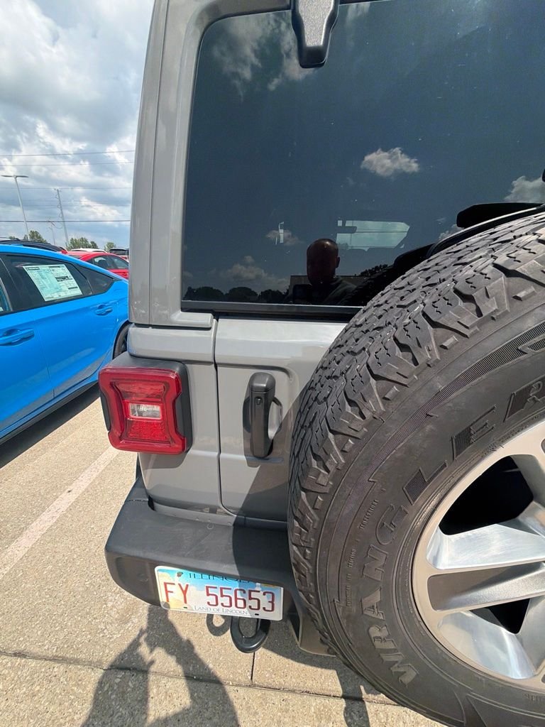 Used 2021 Sting-Gray Clearcoat Jeep Unlimited Sahara image 25