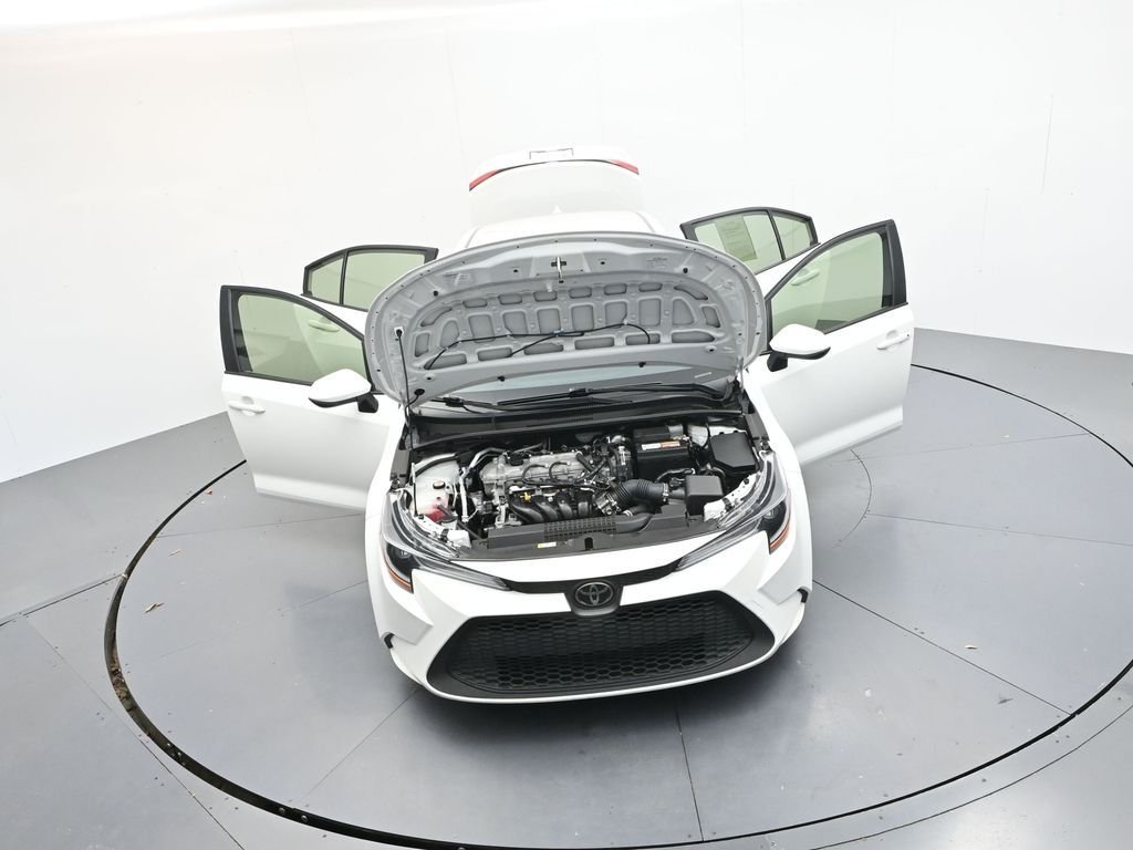 Used 2022 White Toyota LE image 31