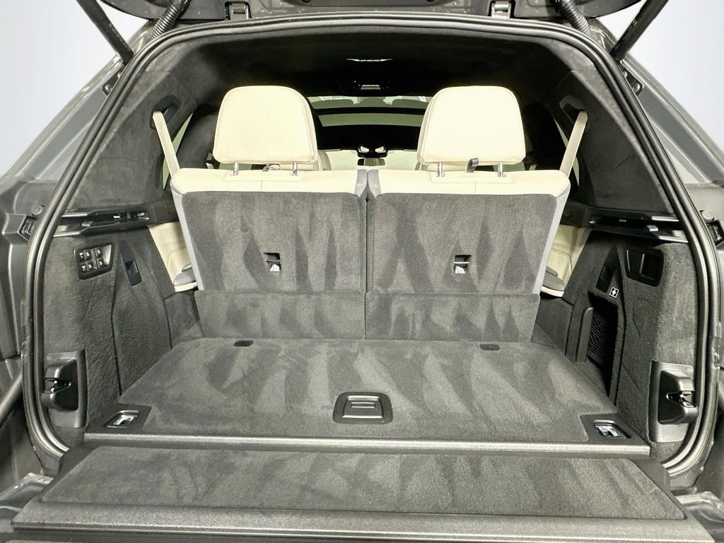 Used 2023 Gray BMW M60i image 27