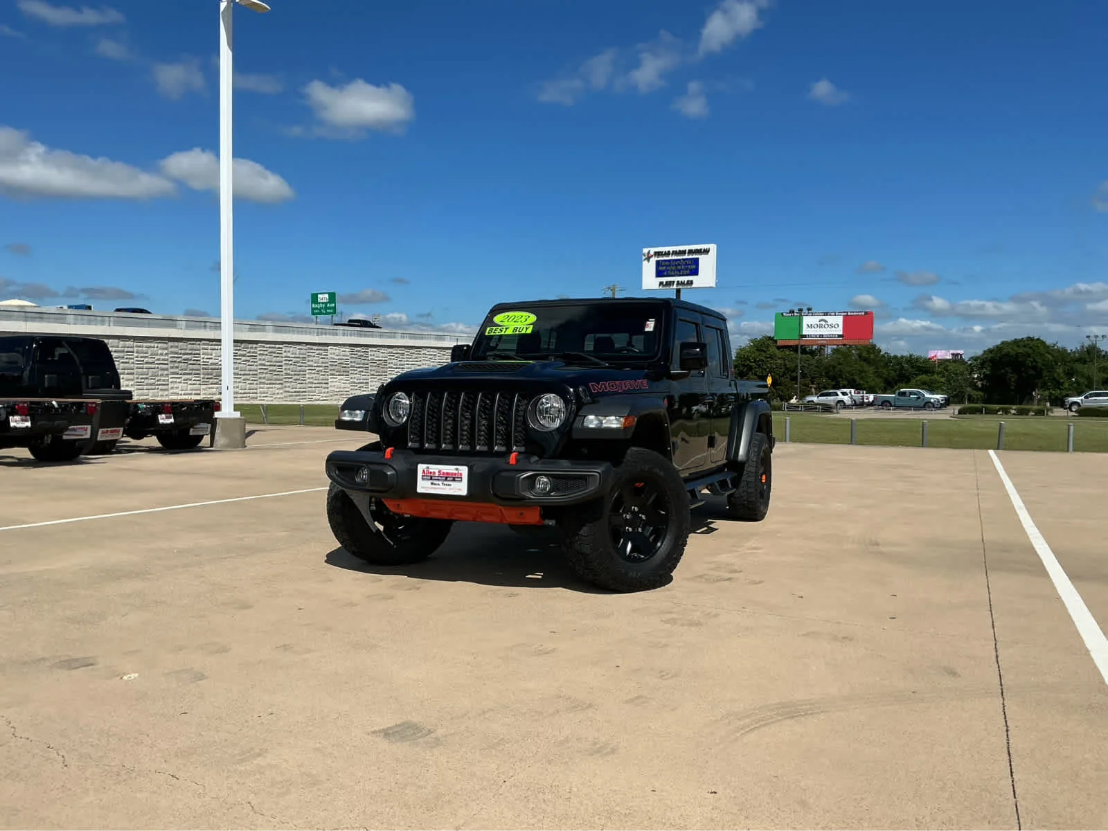 Used 2023 Black Clearcoat Jeep Mojave image 2