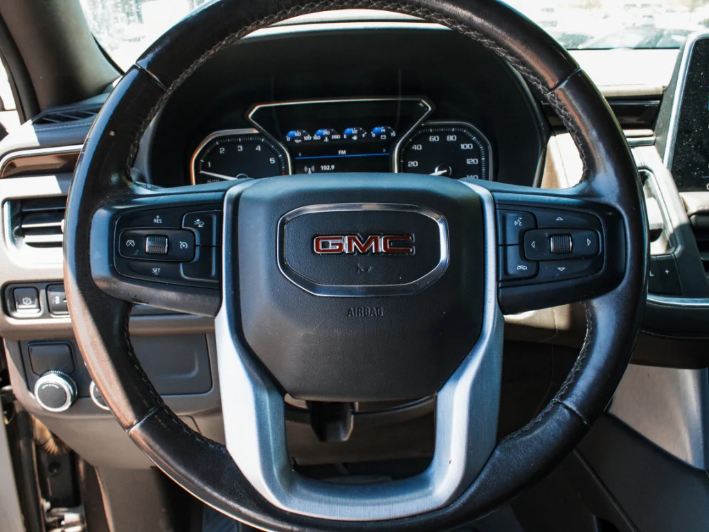 Used 2021 Smokey Quartz Metallic GMC SLE image 12