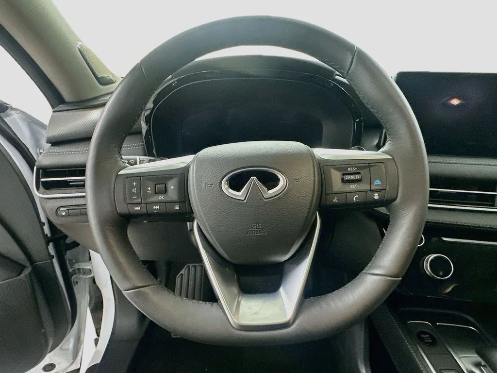 Certified Used 2026 White INFINITI LUXE image 12