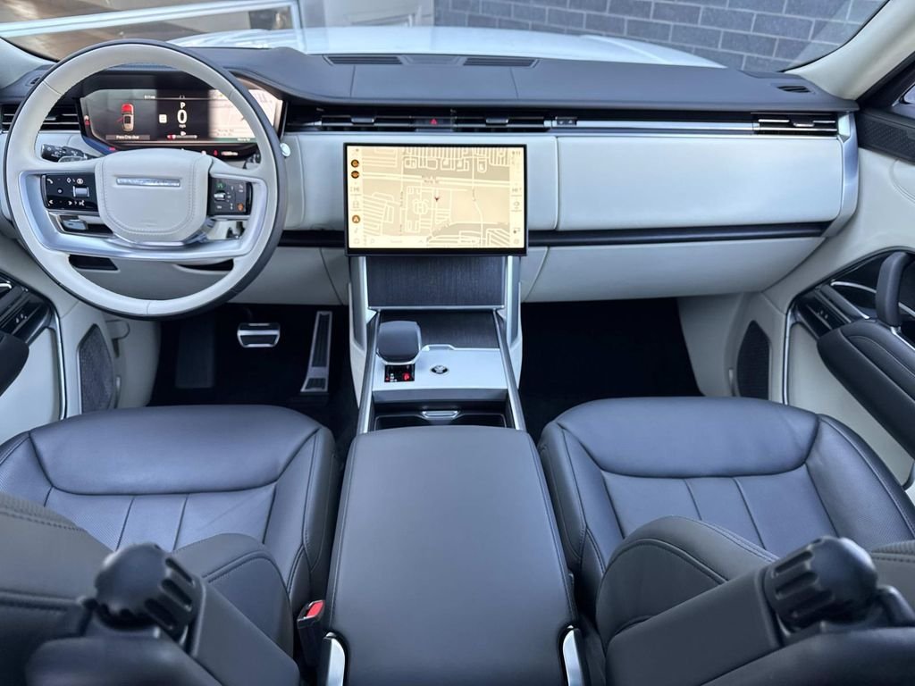 Certified Used 2024 Icy White SV Bespoke Special Effect Gloss Land Rover Autobiography image 19