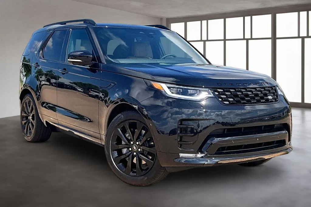New 2026 Black Land Rover Dynamic SE image 2