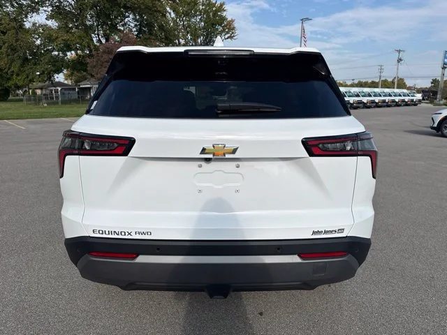 New 2027 Summit White Chevrolet LT image 19