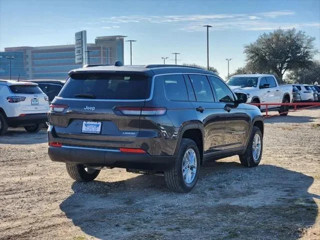 New 2026 Baltic Gray Metallic Clear-Coat Exterior Paint Jeep Laredo X image 4