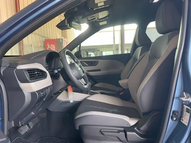 Used 2025 Blue Subaru Base image 19