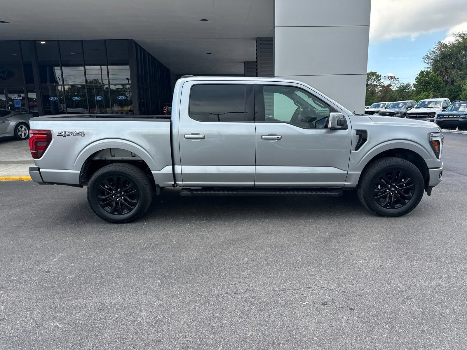 Used 2025 Silver Metallic Ford Lariat image 3