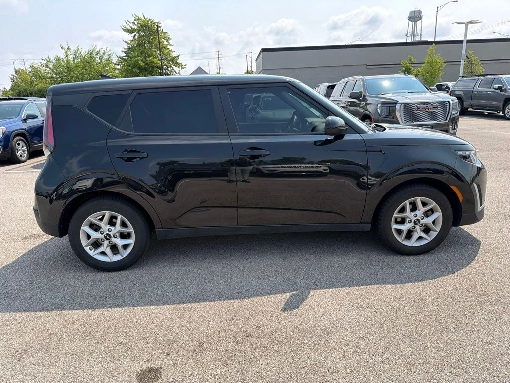 Used 2023 Black Kia LX image 8