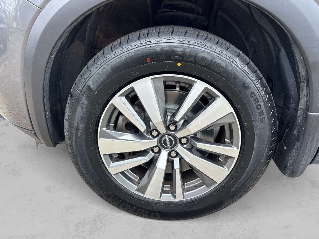 Used 2023 Gray Nissan SL image 7