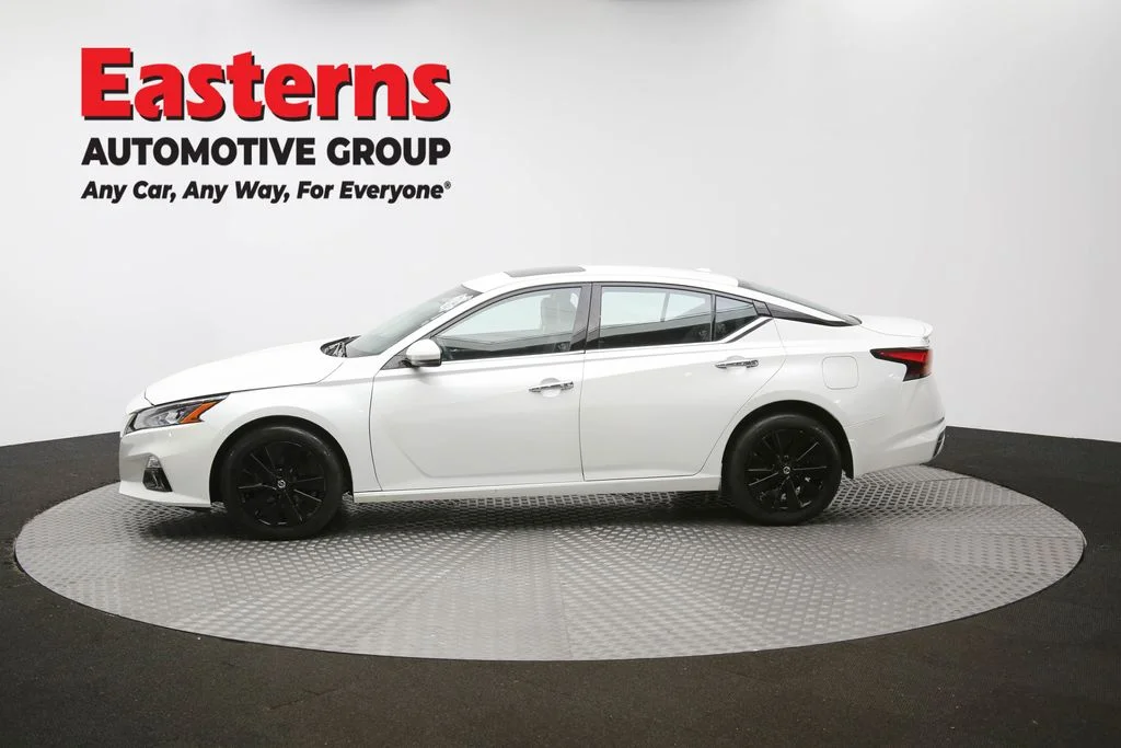 Used 2022 White Nissan 2.5 SL image 59