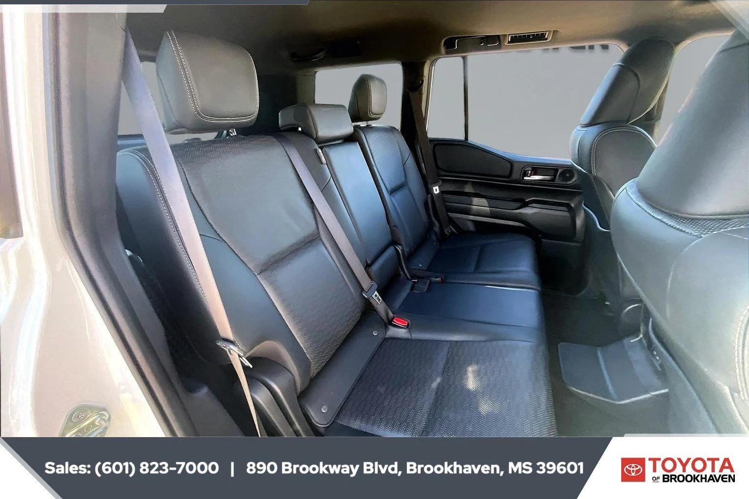 Used 2025 Wind Chill Pearl Toyota Base image 20