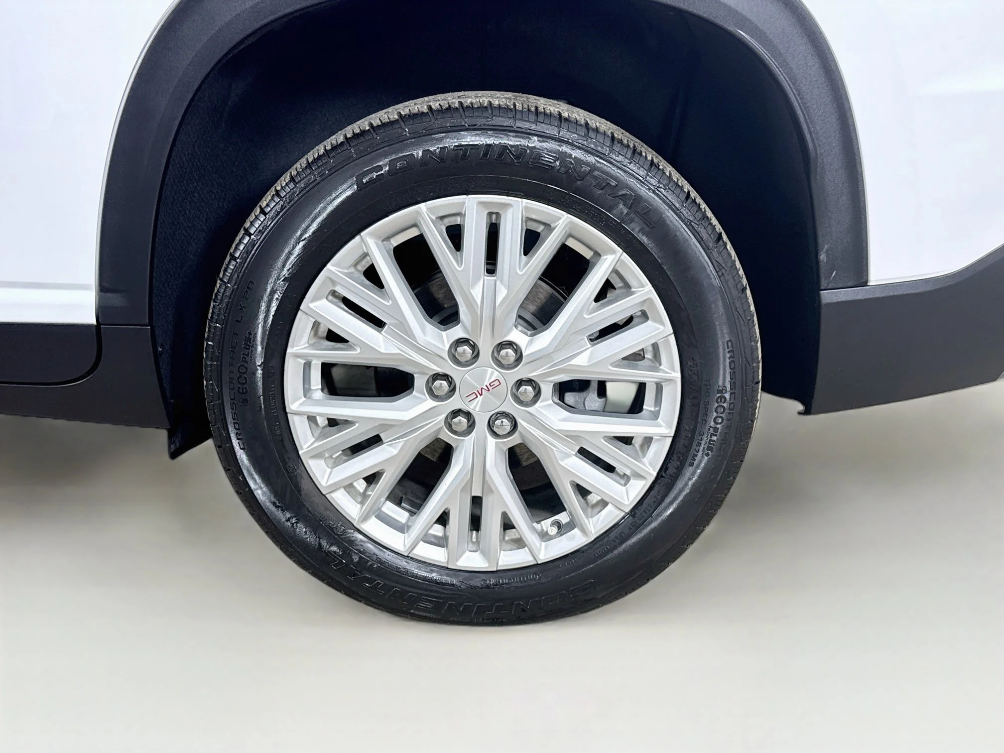 Used 2024 Summit White GMC Elevation image 33