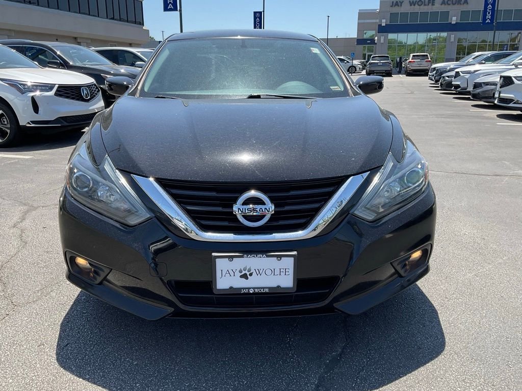 Used 2018 Nissan Altima SR with VIN 1N4AL3AP8JC127609 for sale in Kansas City