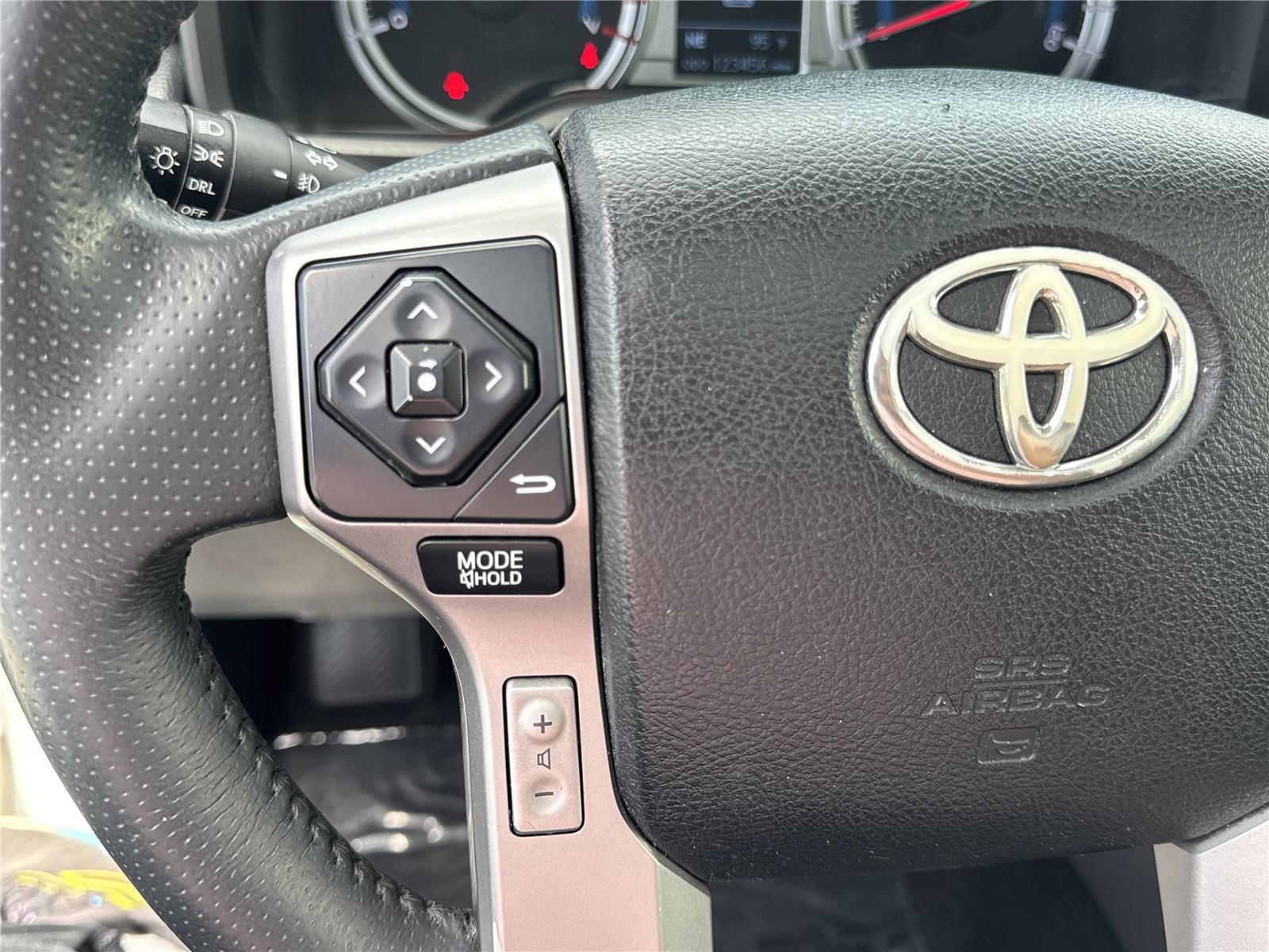 Used 2018 Super White Toyota SR5 Premium image 10