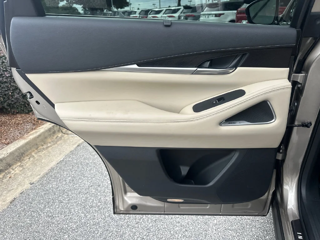 Used 2023 Silver INFINITI Sensory image 18